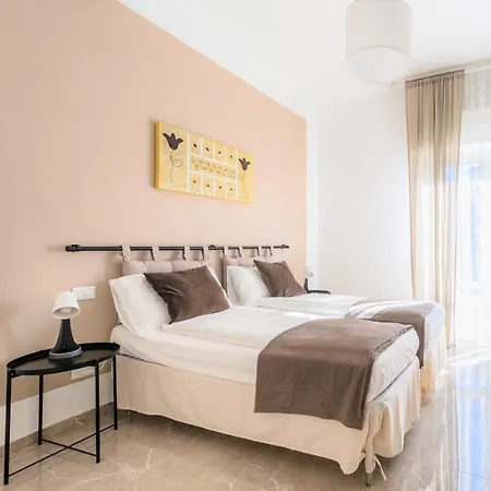 アパート Hostly - Colorhome Midtown - Unique 3 With 3 Private Bathrooms ピサ