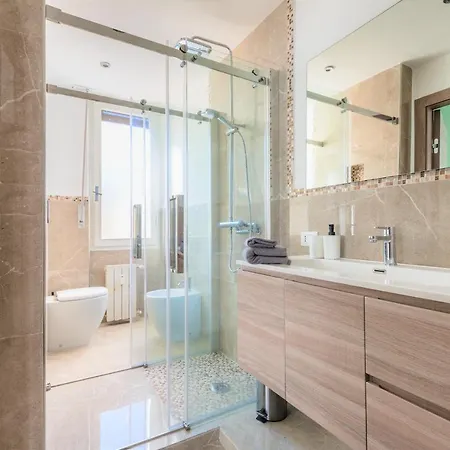 Hostly - Colorhome Midtown - Unique 3 With 3 Private Bathrooms ピサ