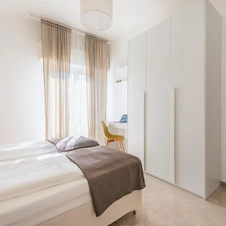 Hostly - Colorhome Midtown - Unique 3 With 3 Private Bathrooms Apartment *