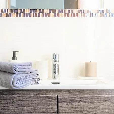 Hostly - Colorhome Midtown - Unique 3 With 3 Private Bathrooms Apartment
