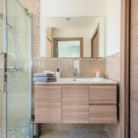 Hostly - Colorhome Midtown - Unique 3 With 3 Private Bathrooms Apartment